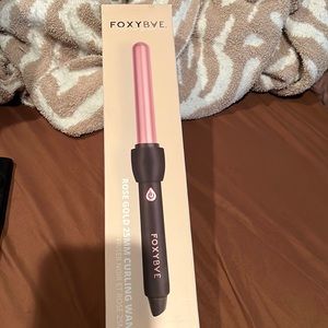 Brand new foxy bay rose gold curling wand never used